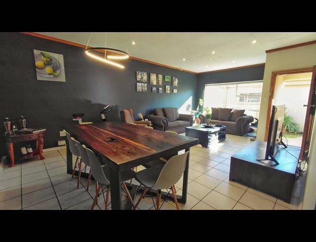2 BEDROOM TOWNHOUSE FOR SALE IN LANGENHOVENPARK
